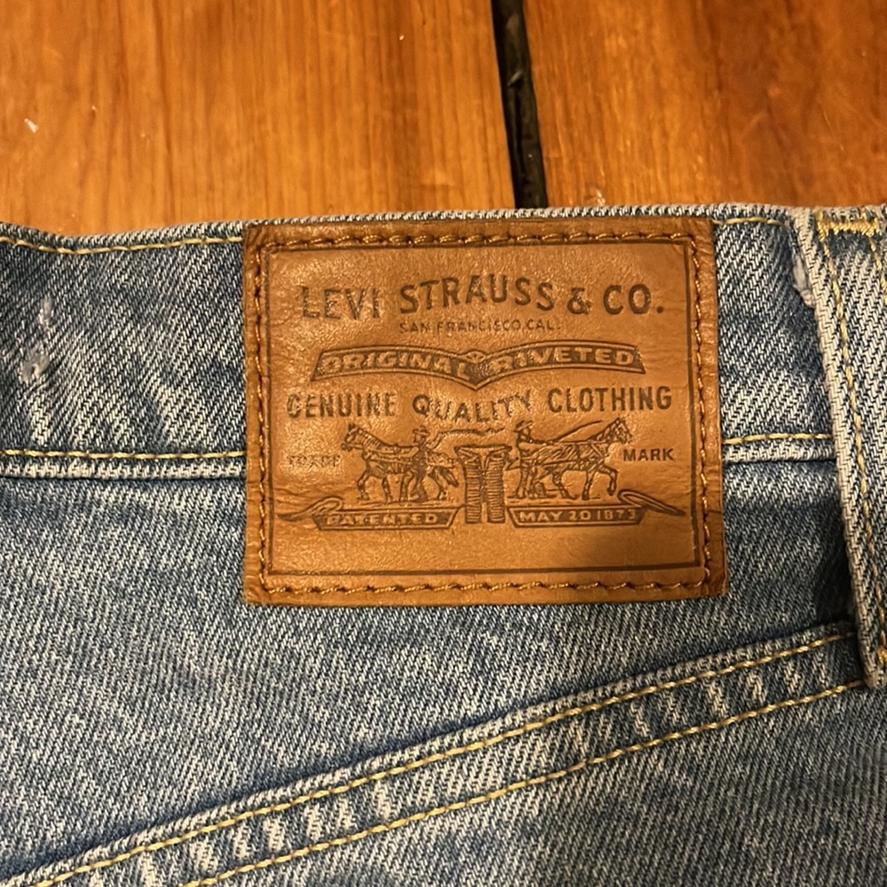 Levi’s Ribcage Shorts - Picture 4 of 6
